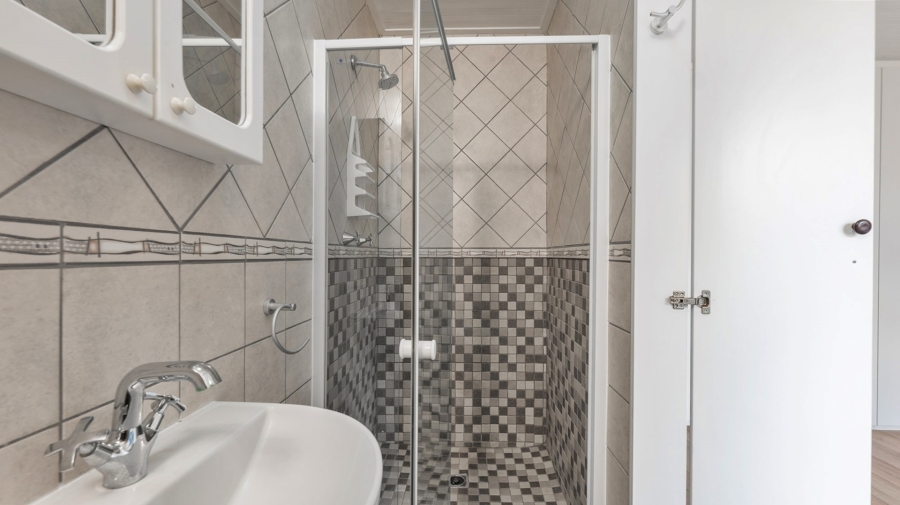 6 Bedroom Property for Sale in Agulhas Western Cape